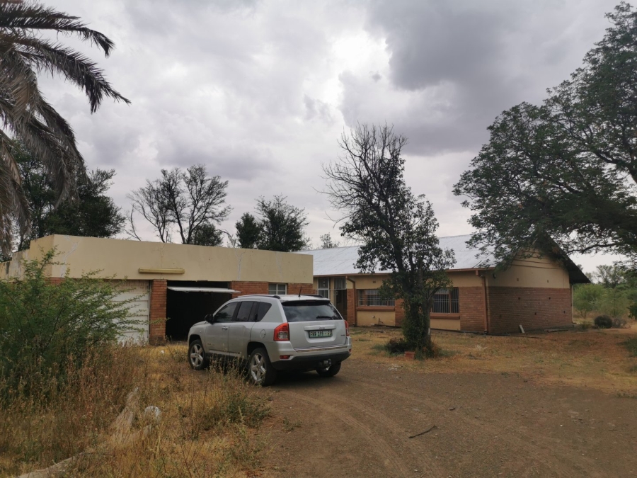 4 Bedroom Property for Sale in Glen Free State